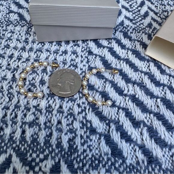 Vintage Elegant Pearl Necklace and Earring Set - Picture 2 of 9